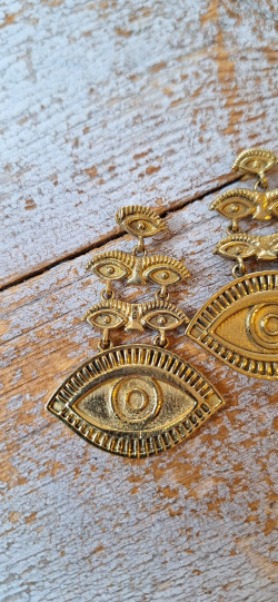 ISIS dorado, pendientes