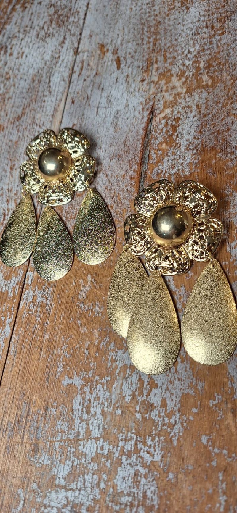 FLOW dorado, pendientes