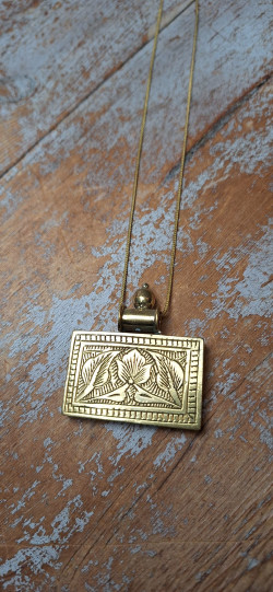 LISS dorado, colgante