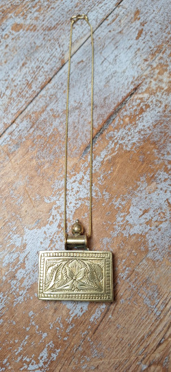 LISS dorado, colgante