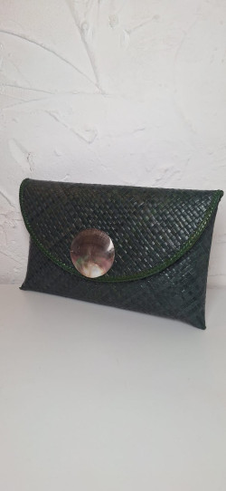 CONCHA verde,  bolso sobre
