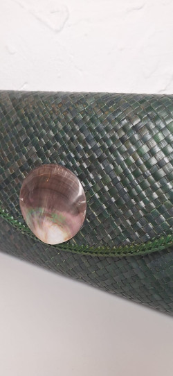 CONCHA verde,  bolso sobre