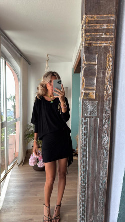 JOVEN  negro,  camiseta