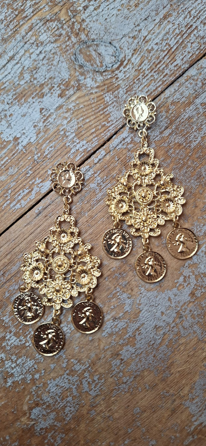 JULIOS dorados, pendientes