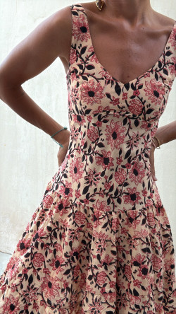 ESADE beige, vestido corto