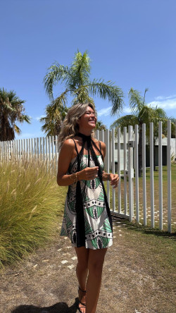 ROKO beige/verde, vestido corto