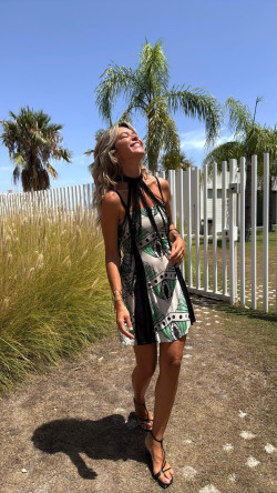 ROKO beige/verde, vestido corto