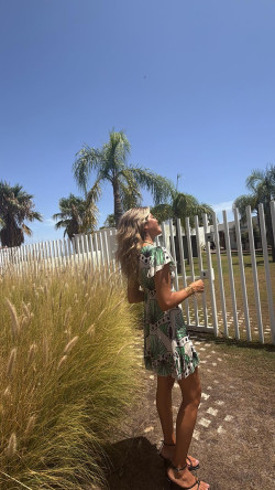 MAXIN beige-verde ,vestido corto