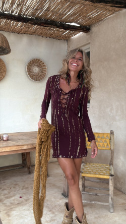 NAIRA  vestido corto,  burdeos/limon tie dye,