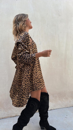 DAMA , conjunto  bata y camisón leopardo .