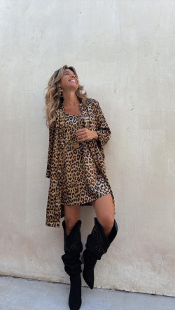 DAMA , conjunto  bata y camisón leopardo .