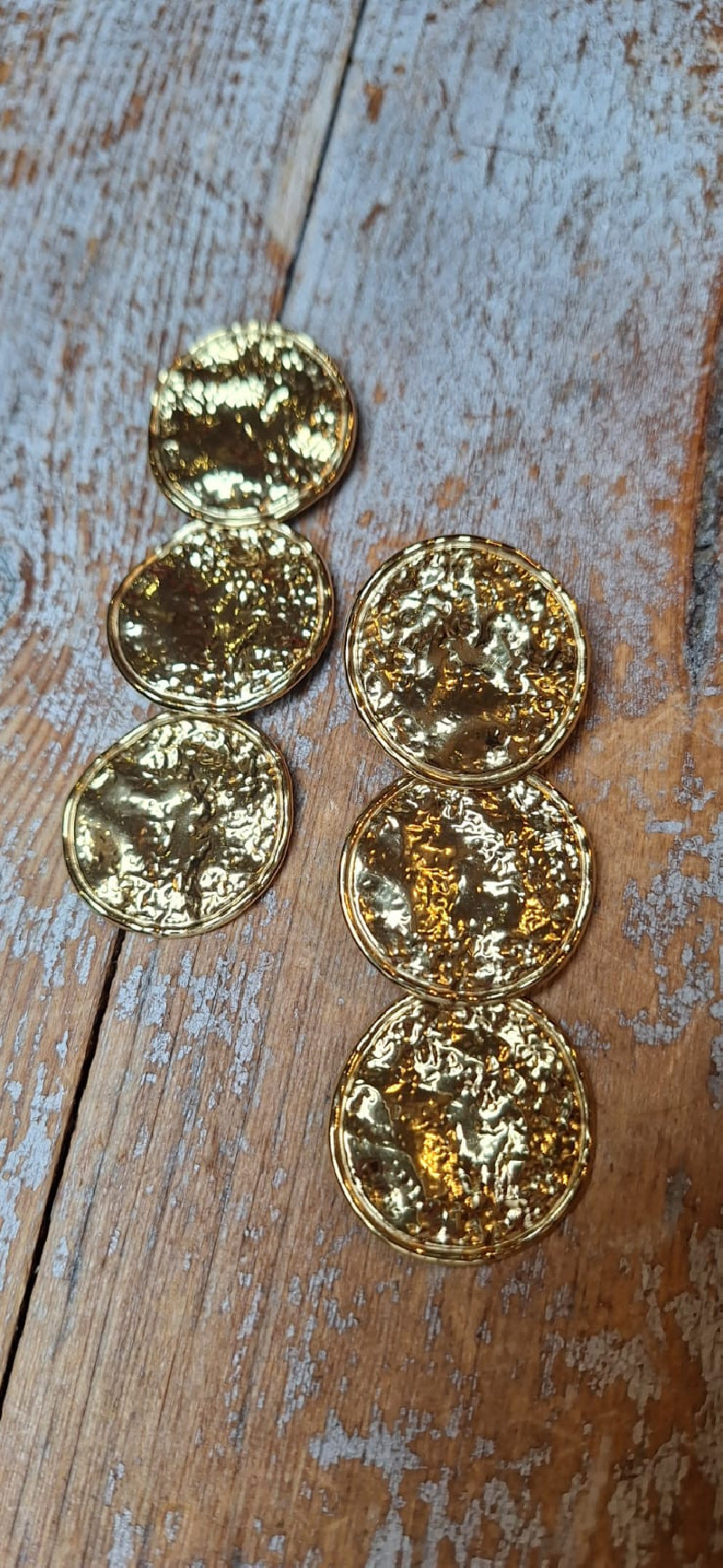 DOCIO  pendientes dorados